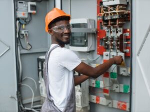 Guía de mantenimiento eléctrico preventivo para hogares puertorriqueños