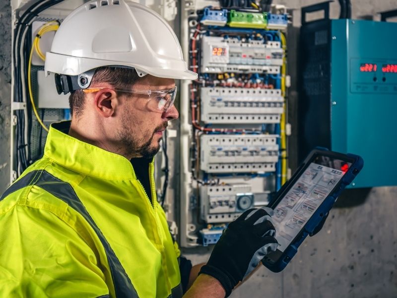 Señales de que tu instalación eléctrica necesita revisión urgente. SerVio PR