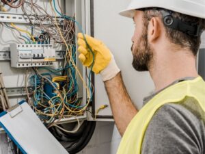 Cómo solucionar problemas de plomería o luz en tiempo récord. SerVio PR
